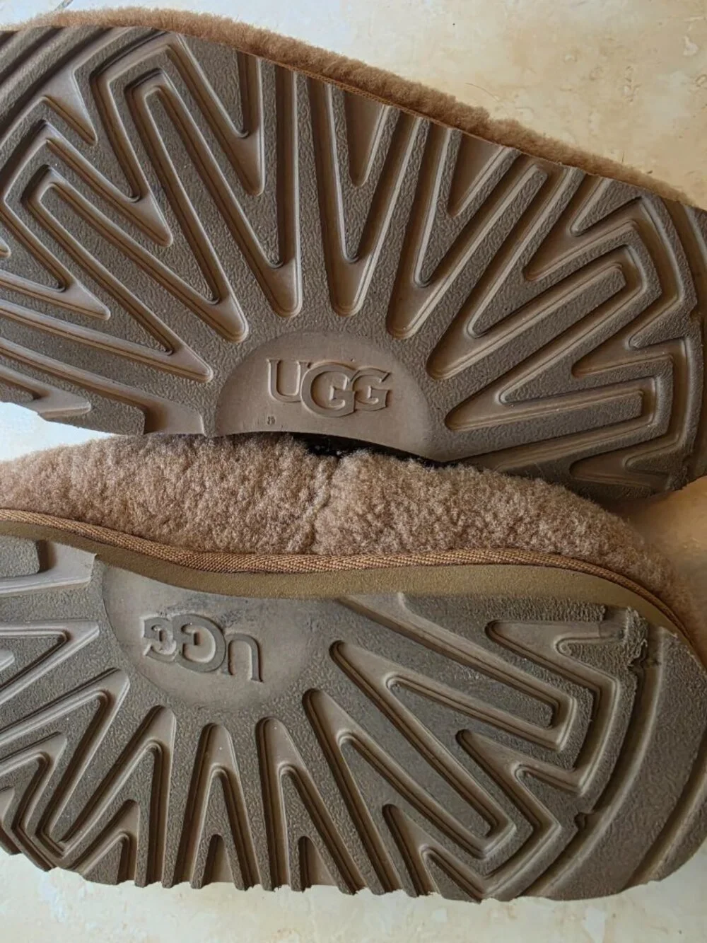 UGG Kids Shearling Slip-On Mule Slippers Size 3
